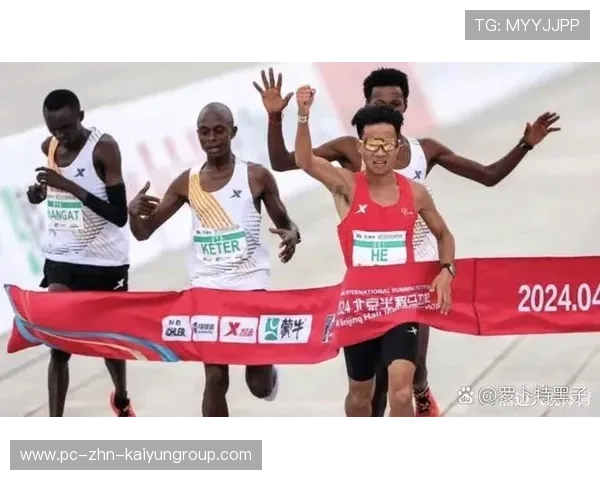 世界田径：肯尼亚选手在马拉松中开启新的辉煌！，肯尼亚马拉松三巨头合照